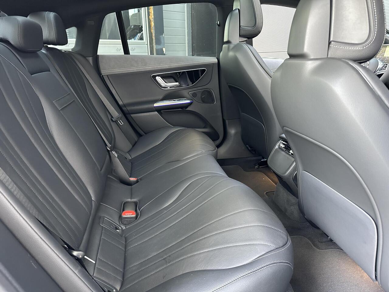 Mercedes-Benz EQE 300 | Panoramadak | Luxury | Achteruitrijcamera | Memorystoelen Verwarmd | Sfeerverlichting | Apple & Android Carplay