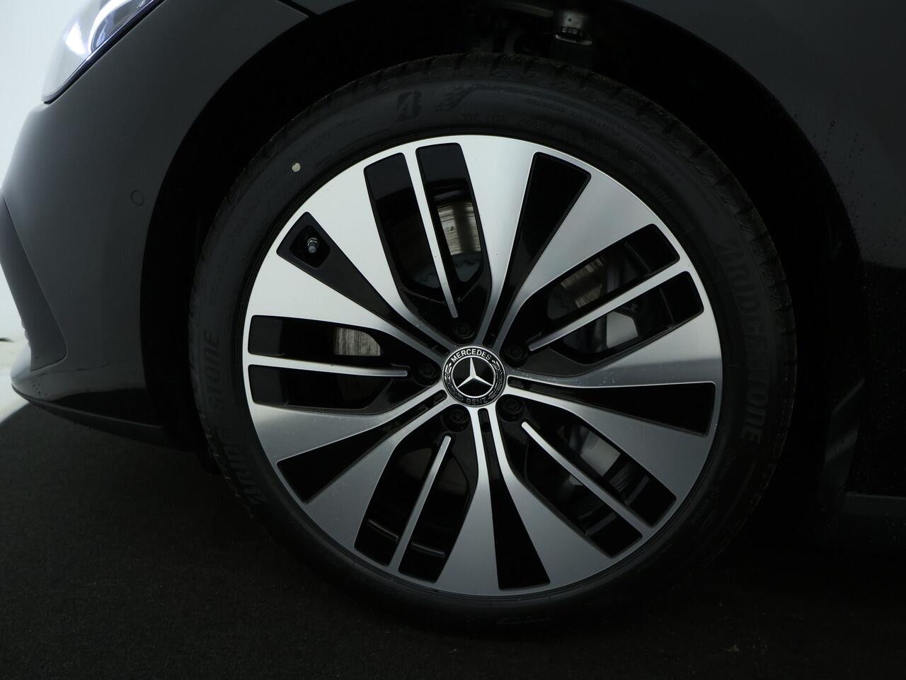 Mercedes-Benz EQE 300 Business Solution 90 kWh | Rijassistentiepakket | Trekhaak | Memorypakket | Achteruitrijcamera | KEYLESS GO-pakket | USB-pakket Plus | GUARD 360 ° Vehicle protection | Business Plus Pack | Dodehoekassistent |