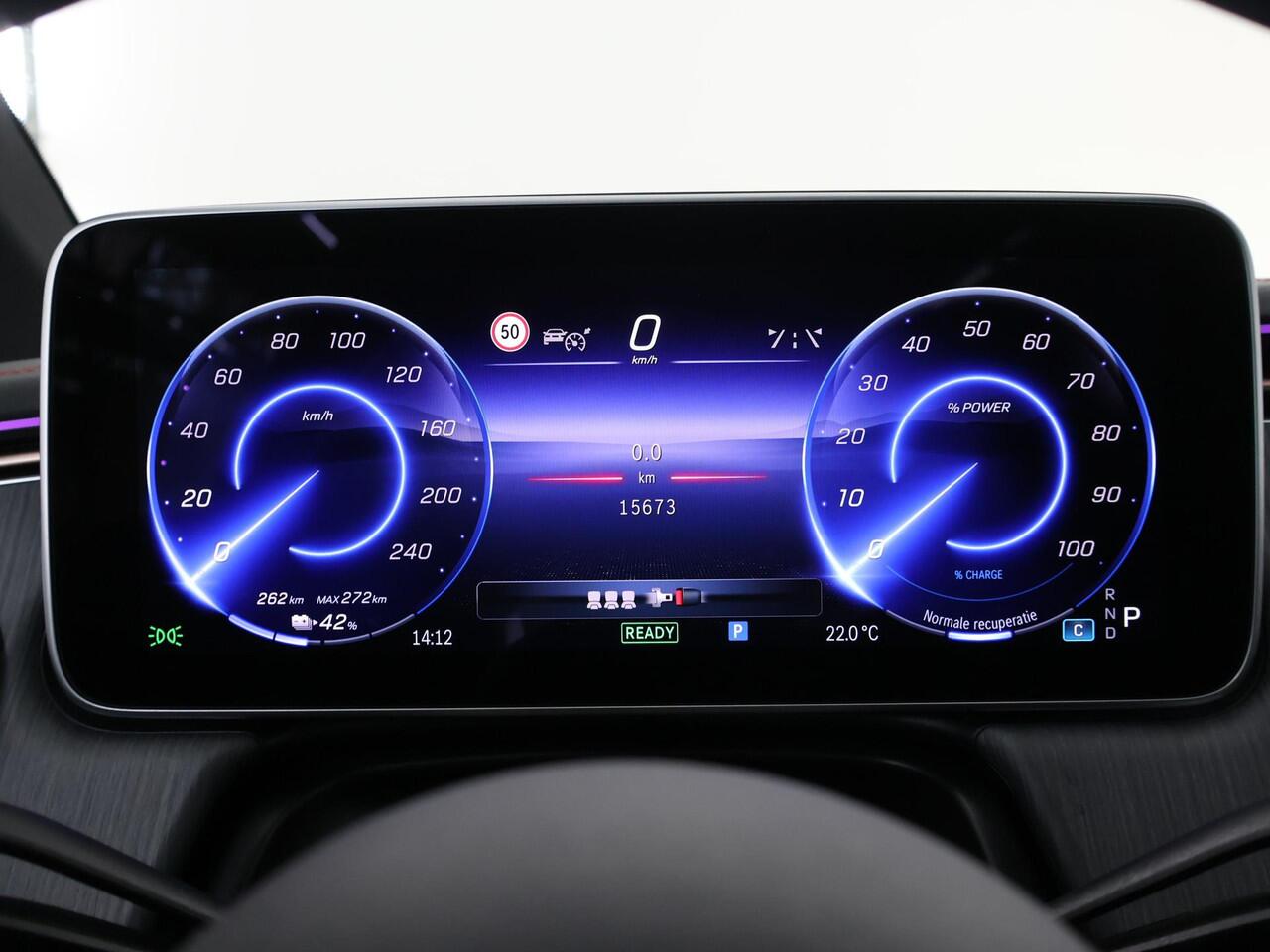 Mercedes-Benz EQE 300 AMG Line 89 kWh | Sfeerverlichting | Panoramadak | Rode gordels | Memory |