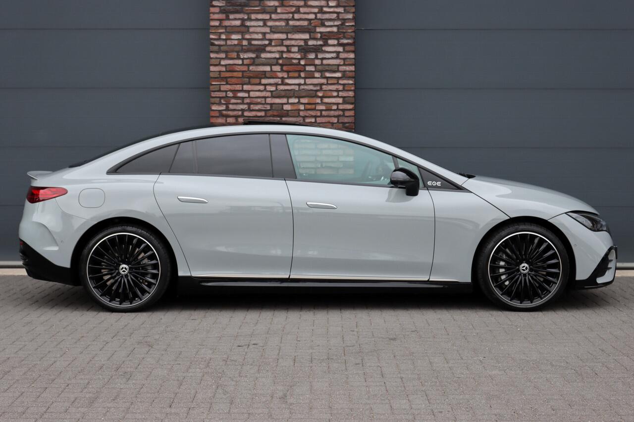 Mercedes-Benz EQE 300 AMG Line 89 kWh | Hyperscreen | Achterasbesturing | Distronic+ | Panoramadak | Burmester | Digital Light | Verwarmd Stuurwiel | Warmtepomp | Luchtkwaliteitspakket |