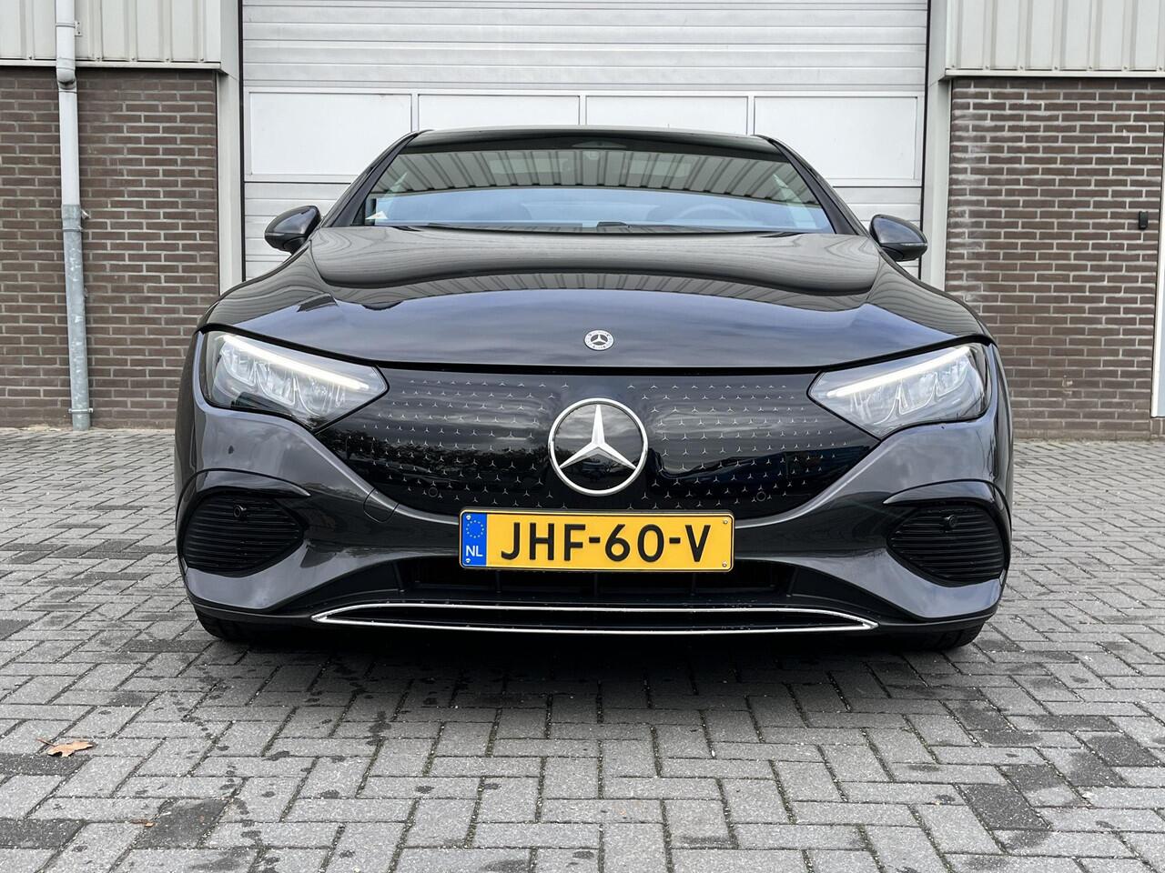 Mercedes-Benz EQE 300 Business Edition | Panoramadak | Plus Pakket | DISTRONIC Afstandsassistent | Dodehoekassistent | Donkergetint Glas Achter | Apple CarPlay | Android Auto | Elektrisch Verstelbare Stoelen + Memory | Stoelverwarming | Sfeerverlichting | Elektrisch Inkla