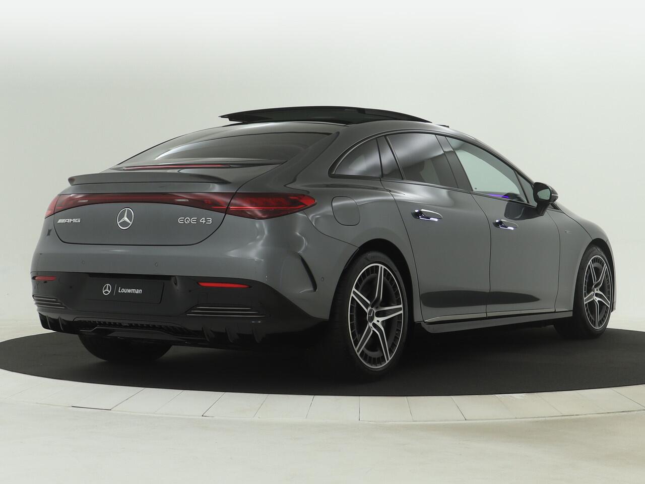 Mercedes-Benz EQE AMG 43 4MATIC 91 kWh | 476 PK | AMG Nightpakket | Premium Plus Pack | MBUX HYPERSCREEN | Verwarmd stuurwiel en voorruit | Burmester® soundsystem | Sierdelen AMG Carbon | Rijassistentiepakket plus | 360° camera | Nappaleder |
