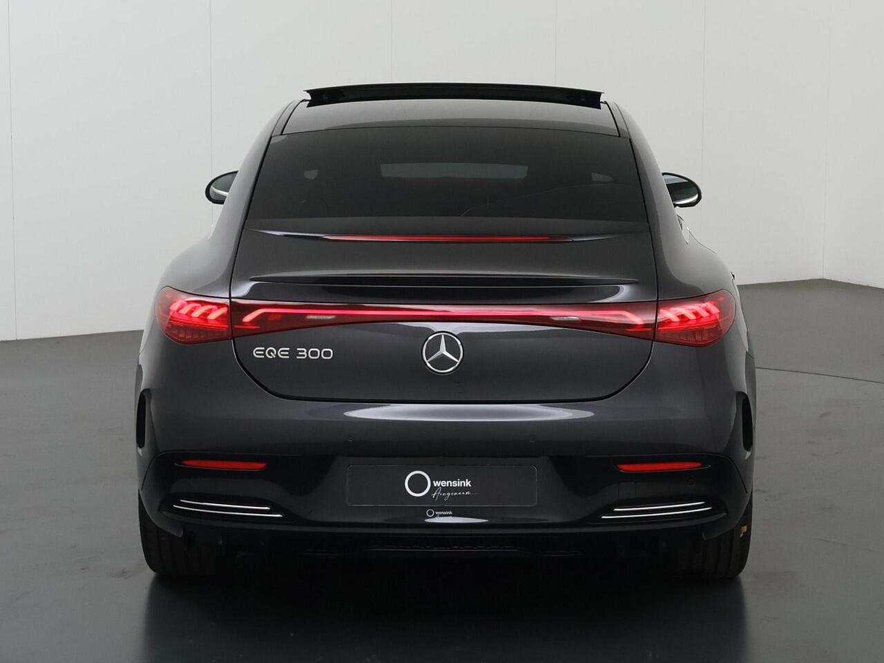 Mercedes-Benz EQE 300 AMG Line 89 kWh | Panoramadak | Rode gordels | Memory | Stoelverwarming | Sfeerverlichting |