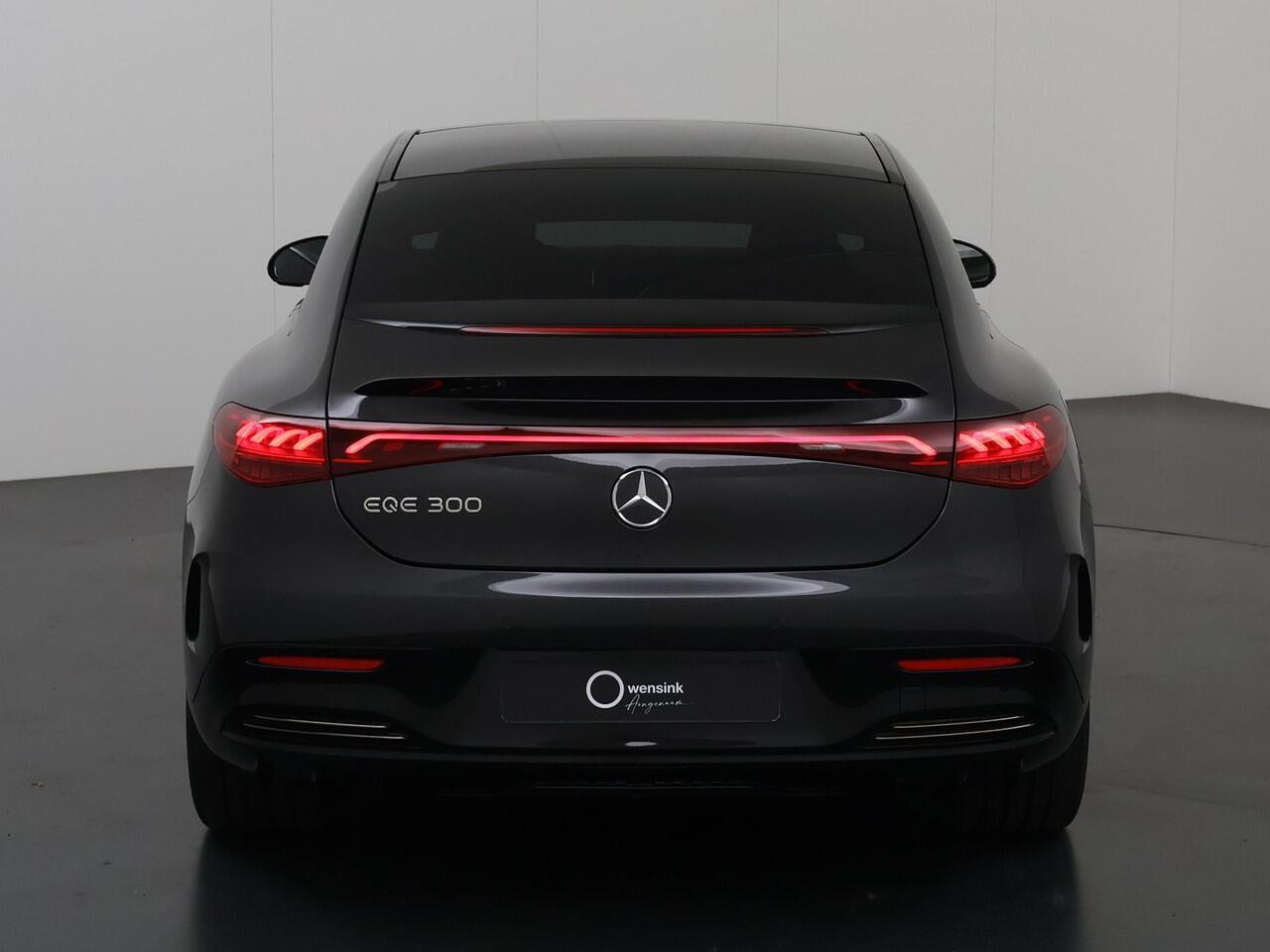 Mercedes-Benz EQE 300 Sport Edition 89 kWh | AMG Line | Panoramadak | Nightpakket | AIRMATIC | 21-Inch | Winterpakket | Burmester | Apple Car Play