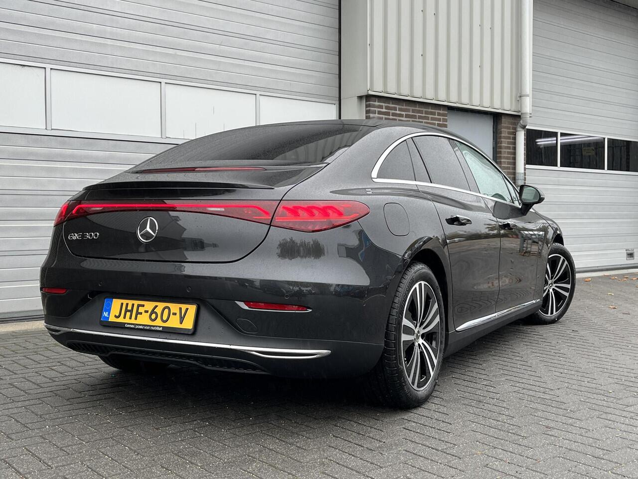 Mercedes-Benz EQE 300 Business Edition | Panoramadak | Plus Pakket | DISTRONIC Afstandsassistent | Dodehoekassistent | Donkergetint Glas Achter | Apple CarPlay | Android Auto | Elektrisch Verstelbare Stoelen + Memory | Stoelverwarming | Sfeerverlichting | Elektrisch Inkla