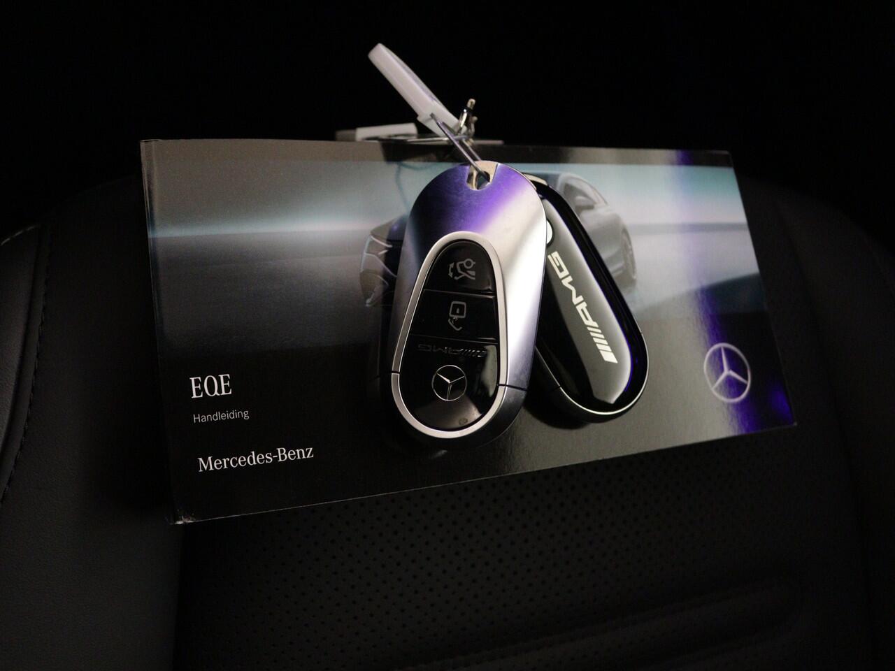 Mercedes-Benz EQE AMG 43 4MATIC 91 kWh | 476 PK | AMG Nightpakket | Premium Plus Pack | MBUX HYPERSCREEN | Verwarmd stuurwiel en voorruit | Burmester® soundsystem | Sierdelen AMG Carbon | Rijassistentiepakket plus | 360° camera | Nappaleder |