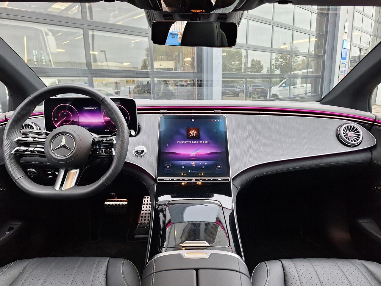 Mercedes-Benz EQE 300 | Panoramadak | Luchtvering | AMG Night | Premium PLUS | Nightpakket | Panoramadak | Luchtvering | Head-up Display | 360° Camera | Sfeerverlichting | Burmester® 3D | Rijassistentiepakket Plus | Memorystoelen Verwarmd | Sfeerverlichting | Apple & Andro