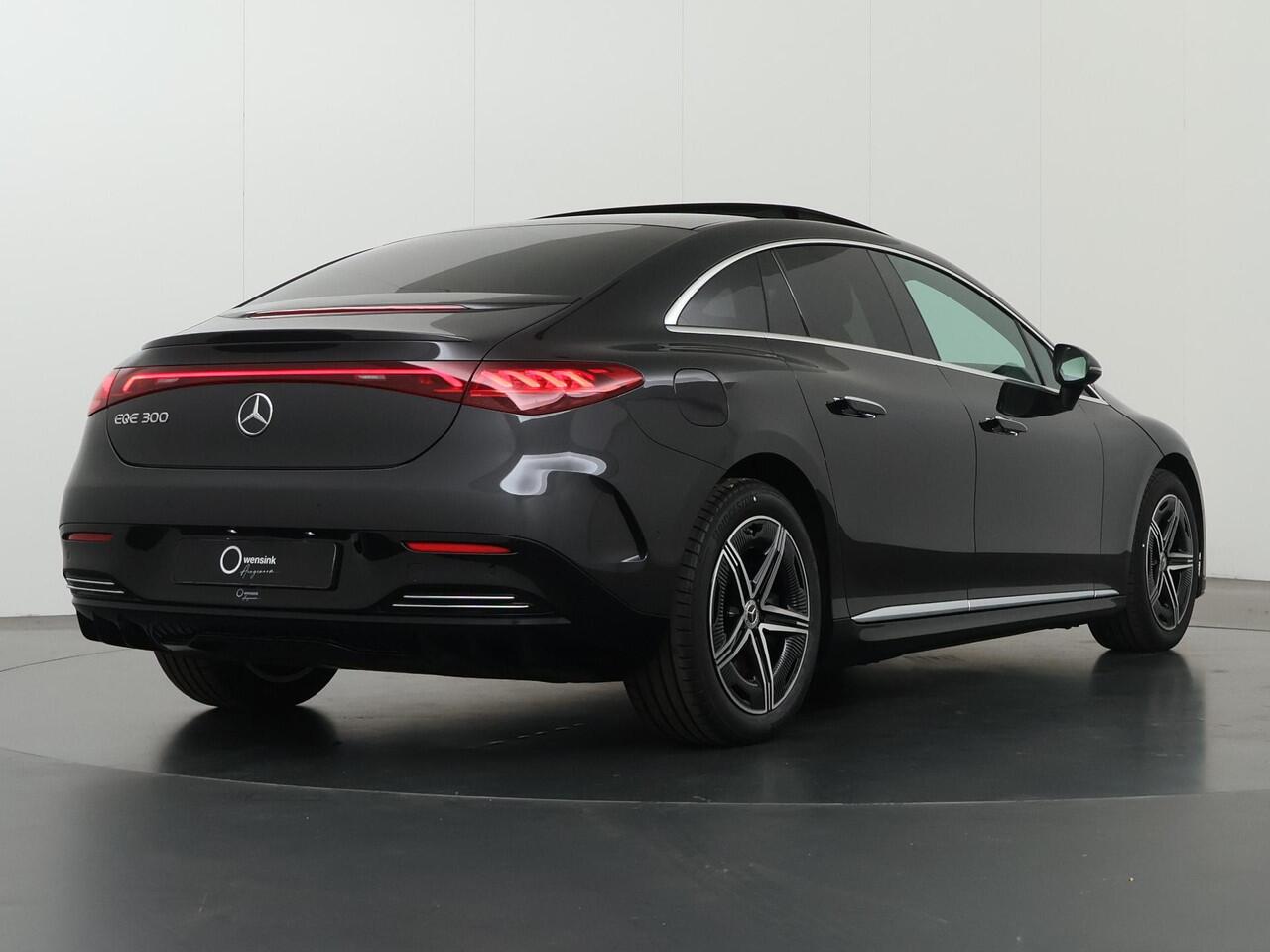 Mercedes-Benz EQE 300 AMG Line 89 kWh | Panoramadak | Memory | Winter pakket | Sfeerverlichting |