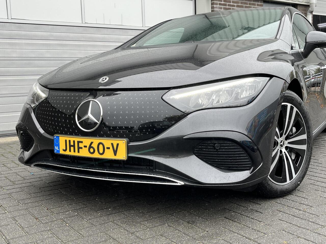 Mercedes-Benz EQE 300 Business Edition | Panoramadak | Plus Pakket | DISTRONIC Afstandsassistent | Dodehoekassistent | Donkergetint Glas Achter | Apple CarPlay | Android Auto | Elektrisch Verstelbare Stoelen + Memory | Stoelverwarming | Sfeerverlichting | Elektrisch Inkla