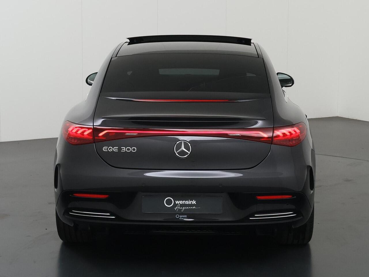 Mercedes-Benz EQE 300 AMG Line 89 kWh | Panoramadak | Memory | Sfeerverlichting | Apple carplay/Android auto | Dodehoekassistent | Manufaktur gordels |