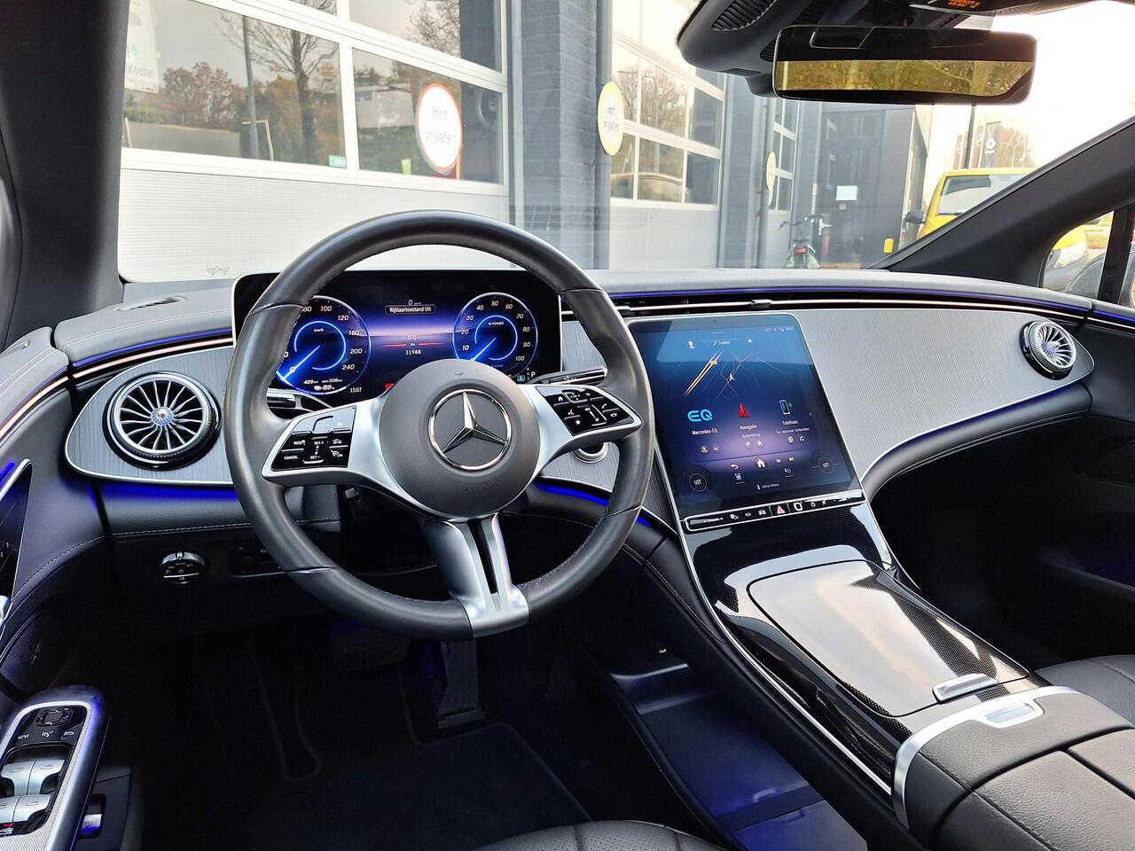 Mercedes-Benz EQE 300 Luxury Line | Panoramadak | AIRMATIC Luchtvering | DISTRONIC Afstandsassistent | Dodehoekassistent | DIGITAL LIGHT | Elektrisch Verstelbare Stoelen + Geheugen | Stoelverwarming | Stuurverwarming | Sfeerverlichting | Apple CarPlay | Android Auto | Elek