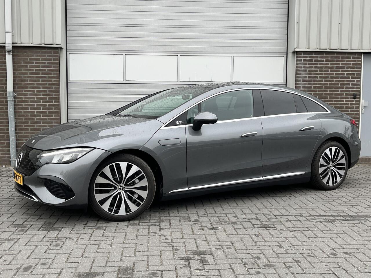 Mercedes-Benz EQE 300 Business Edition | Panoramadak | Plus Pakket | DISTRONIC Afstandsassistent | Dodehoekassistent | Donkergetint Glas Achter | Apple CarPlay | Android Auto | Elektrisch Verstelbare Stoelen + Memory | Stoelverwarming | Sfeerverlichting | Elektrisch Inklap