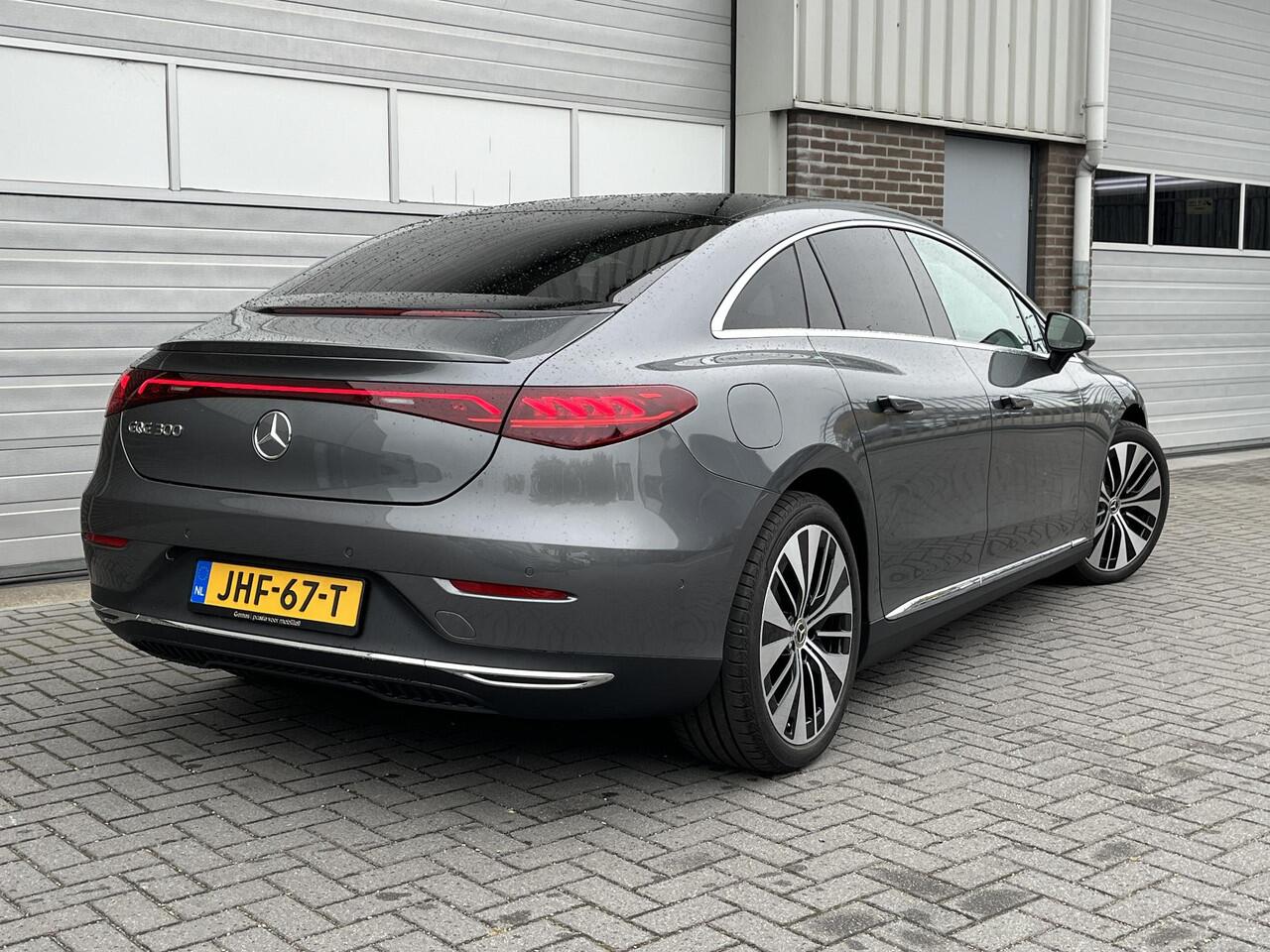 Mercedes-Benz EQE 300 Business Edition | Panoramadak | Plus Pakket | DISTRONIC Afstandsassistent | Dodehoekassistent | Donkergetint Glas Achter | Apple CarPlay | Android Auto | Elektrisch Verstelbare Stoelen + Memory | Stoelverwarming | Sfeerverlichting | Elektrisch Inklap