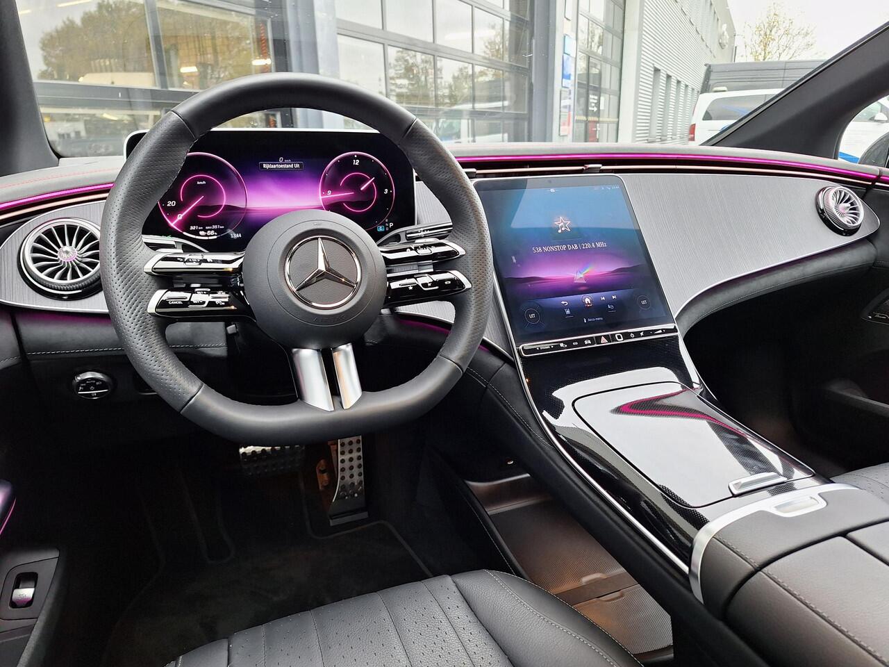 Mercedes-Benz EQE 300 | Panoramadak | Luchtvering | AMG Night | Head-up Display | 360° Camera | Sfeerverlichting | Burmester® 3D | Rijassistentiepakket Plus | Memorystoelen Verwarmd | Sfeerverlichting | Apple & Android Carplay