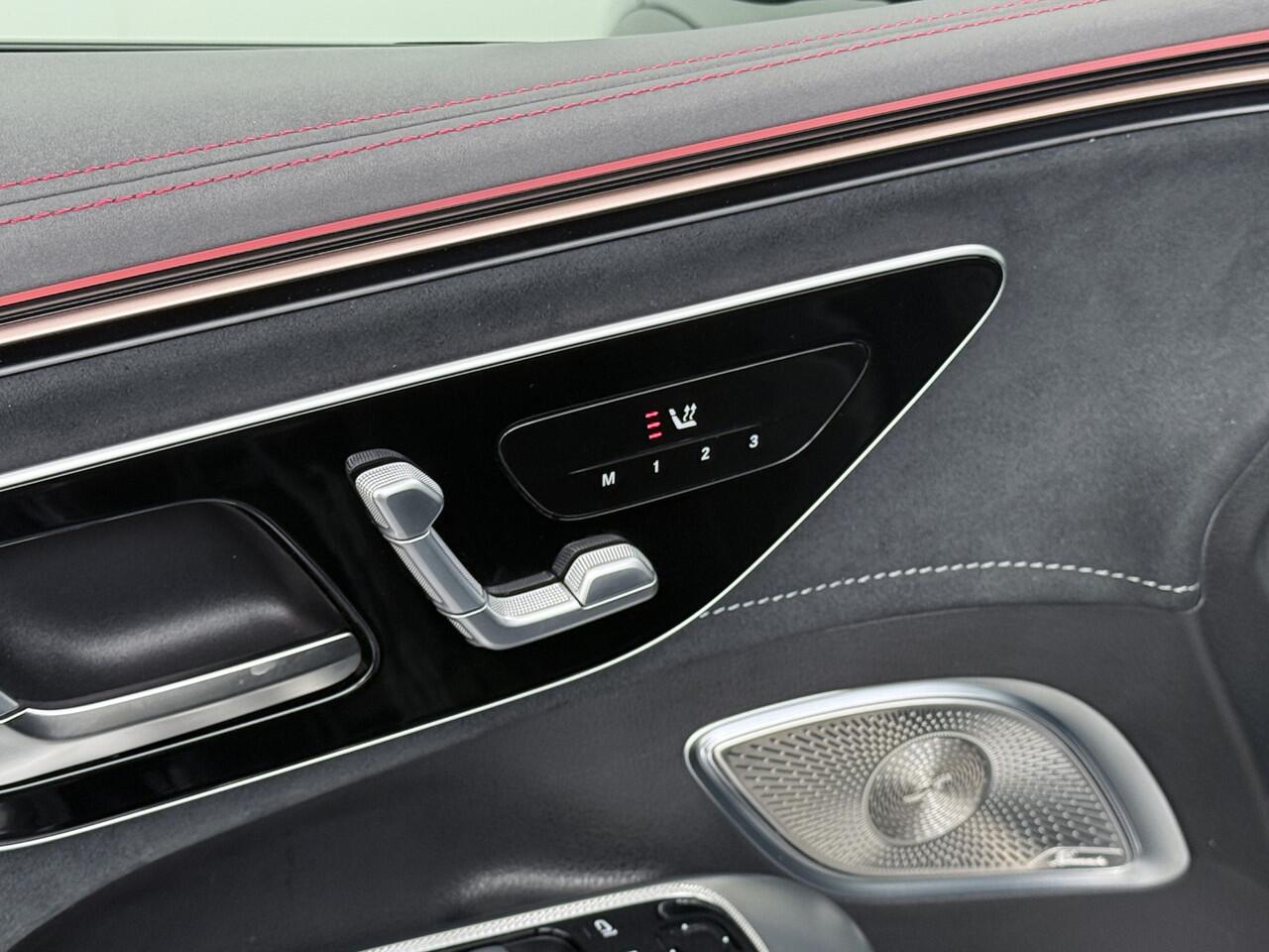 Mercedes-Benz EQE SUV 350+ AMG Line 105kwh PanoramaDak Airmatic 22"Concave Velgen Night+Premium Pack Burmester®Surround Trekhaak Distronic plus Adap.Cruise 360°Camera Navi Ecc Warmtepomp Apple Carplay Android Auto Memory Stoelen+Verwarmd Stuurverwarming Active-Park-assist 