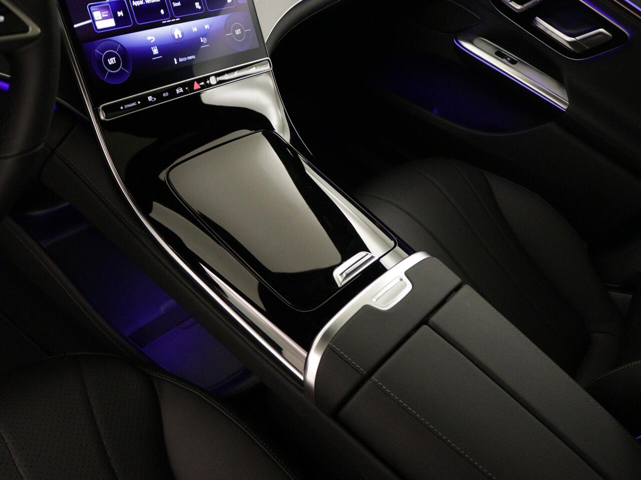 Mercedes-Benz EQE 300 Business Edition 90 kWh | Business Plus Pack | KEYLESS GO-pakket | AC Snellader | 20 inch velgen | Rijassistentiepakket | Dodehoekassistent | Premium sfeerverlichting | Memorypakket |