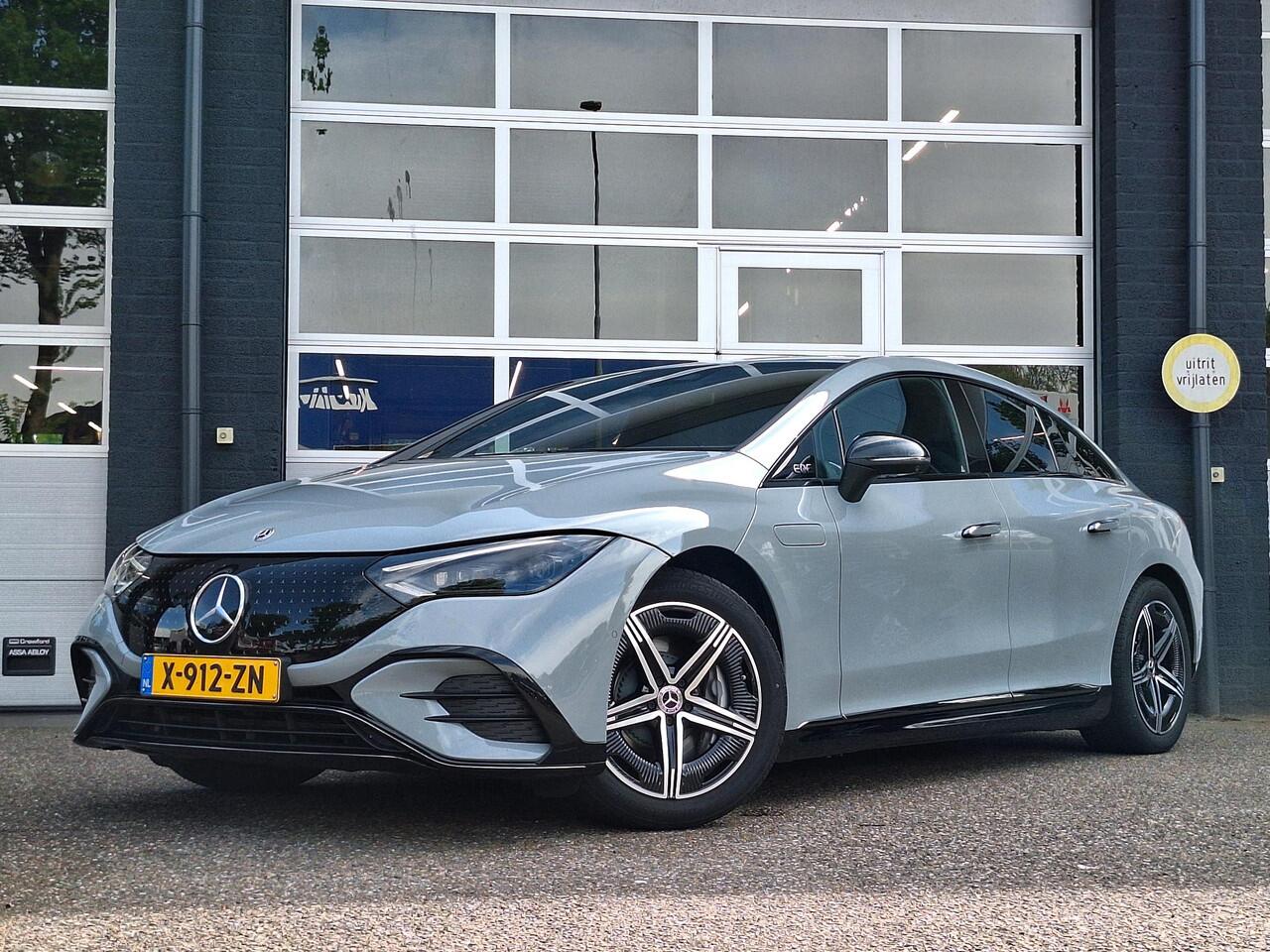 Mercedes-Benz EQE 300 AMG Line | Premium Pakket | Night Pakket | Rijassistentie Pakket Plus | Akoestisch Comfortpakket | Trekhaak | Burmester 3D Surround Sound | 360° Camera | DISTRONIC Afstandsassistent | Verkeersbordenassistent | DIGITAL LIGHT | Elektrisch Verstelbare St