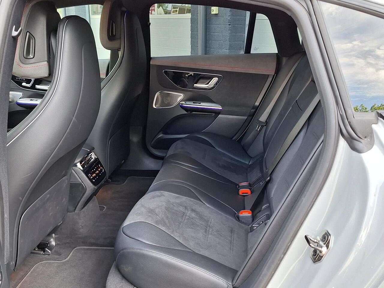 Mercedes-Benz EQE 300 AMG Line | Premium Pakket | Night Pakket | Rijassistentie Pakket Plus | Akoestisch Comfortpakket | Trekhaak | Burmester 3D Surround Sound | 360° Camera | DISTRONIC Afstandsassistent | Verkeersbordenassistent | DIGITAL LIGHT | Elektrisch Verstelbare St