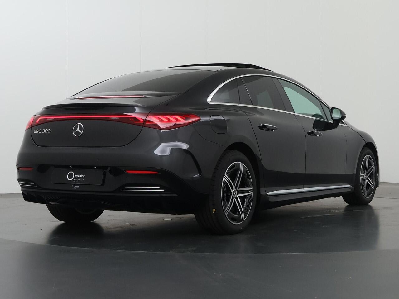 Mercedes-Benz EQE 300 AMG Line 89 kWh | Panoramadak | Rode gordels | Memory | Stoelverwarming | Sfeerverlichting |