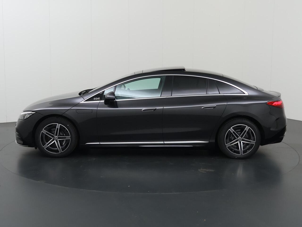 Mercedes-Benz EQE 300 AMG Line 89 kWh | Panoramadak | Memory | Sfeerverlichting | Apple carplay/Android auto | Dodehoekassistent | Manufaktur gordels |