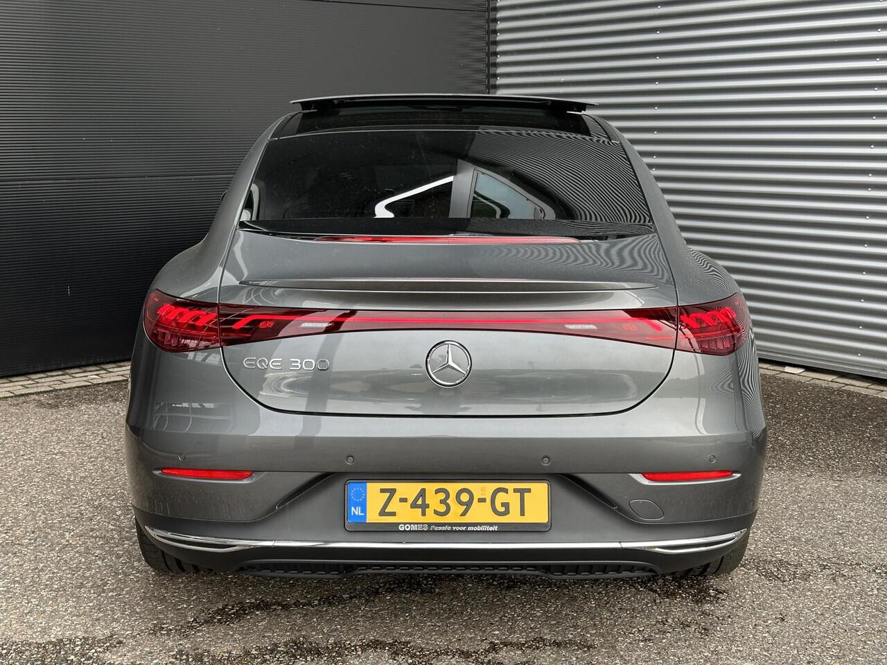 Mercedes-Benz EQE 300 Luxury Line | Panoramadak | AIRMATIC Luchtvering | DISTRONIC Afstandsassistent | Dodehoekassistent | DIGITAL LIGHT | Elektrisch Verstelbare Stoelen + Geheugen | Stoelverwarming | Stuurverwarming | Sfeerverlichting | Apple CarPlay | Android Auto | Elek