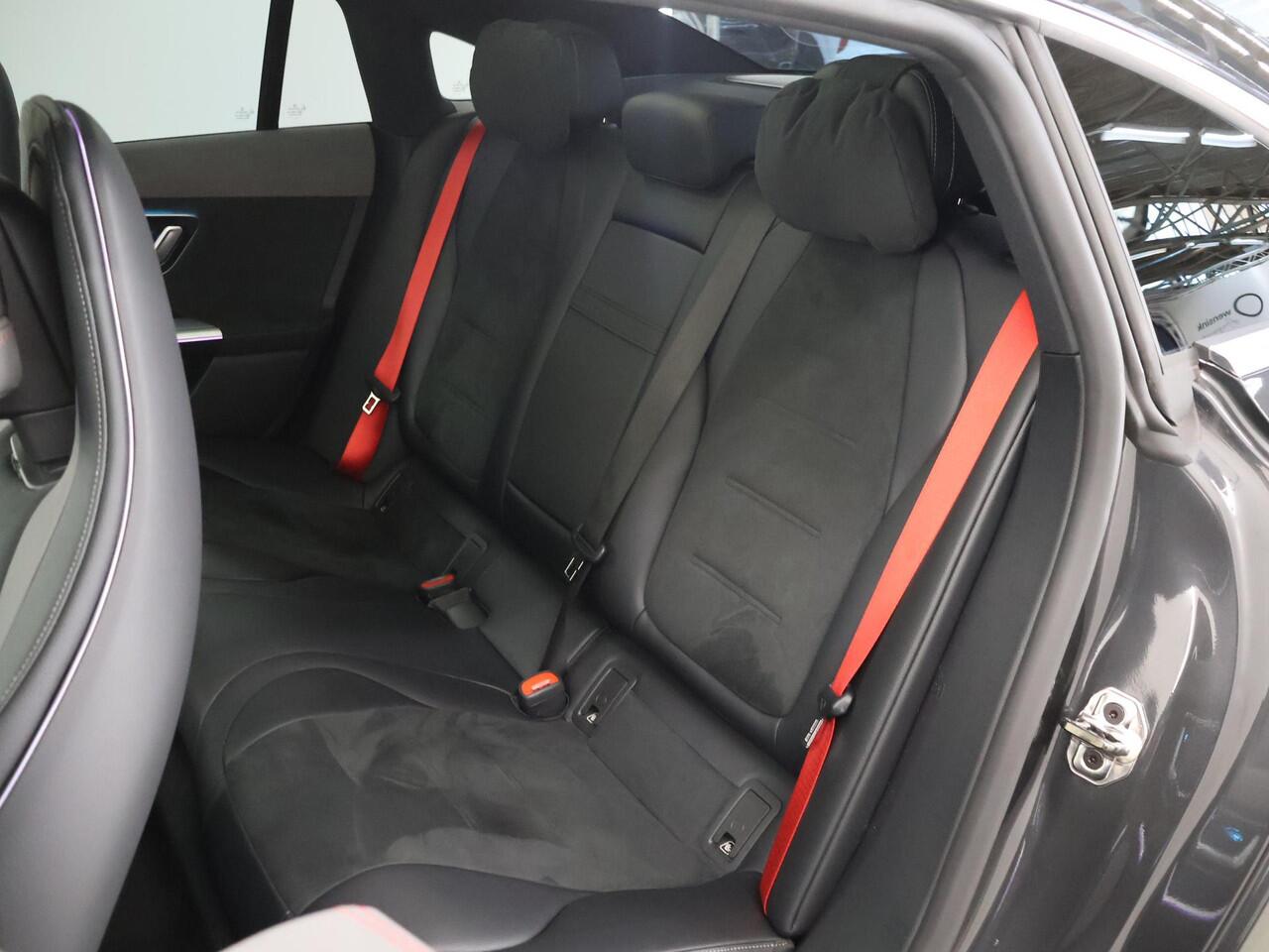 Mercedes-Benz EQE 300 AMG Line 89 kWh | Sfeerverlichting | Panoramadak | Rode gordels | Memory |