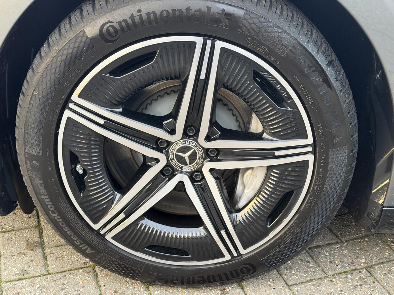 Mercedes-Benz EQE 350+ Launch Edition AMG Line 91 kWh Trekhaak | Memory | Distronic | Keyless