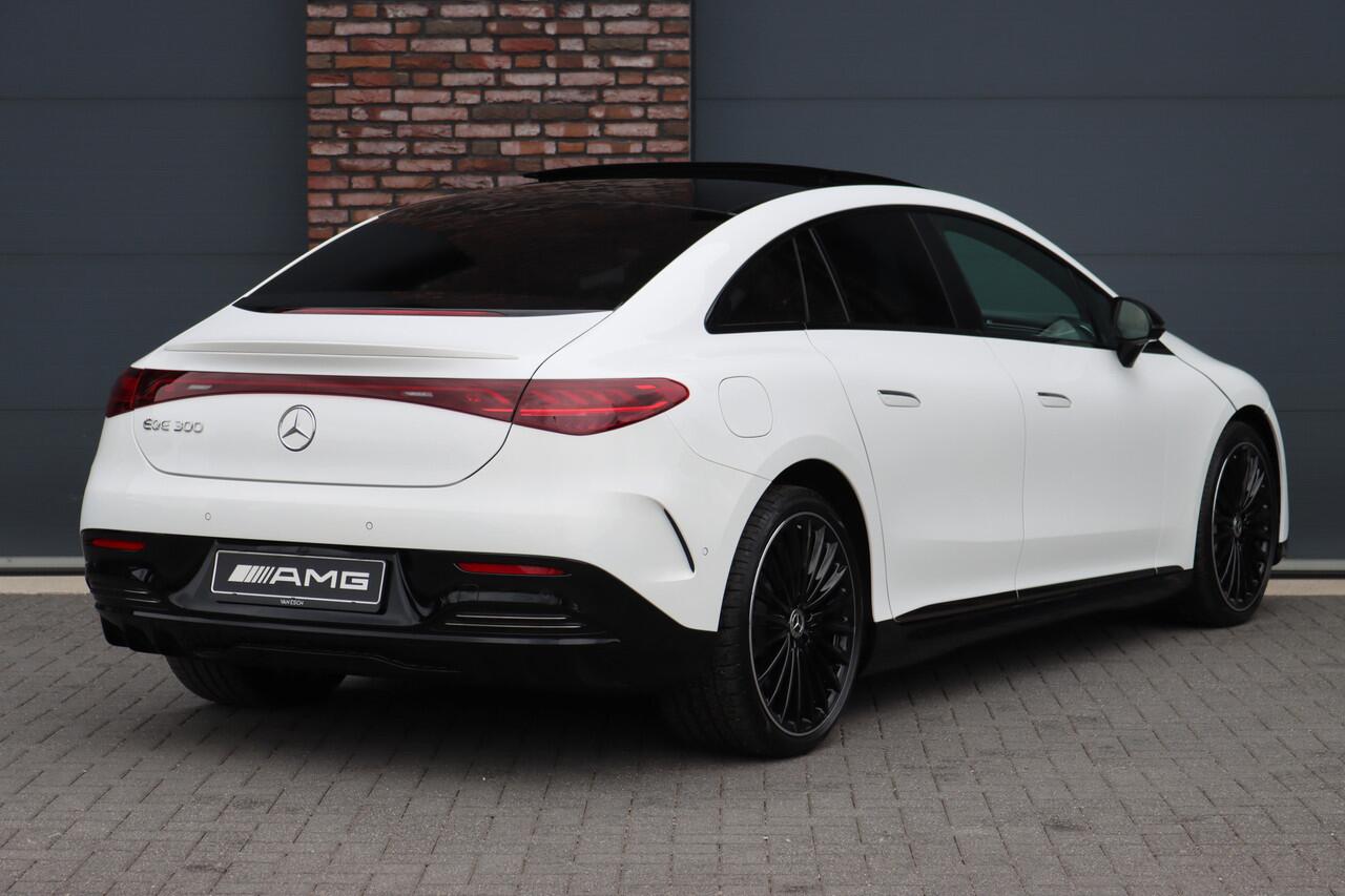 Mercedes-Benz EQE 300 Premium AMG Line 89 kWh | Hyperscreen | Airmatic | Distronic+ | Memory | Burmester | Digital Light | Panoramadak | Warmtepomp | Surround Camera | Augmented Reality | Leder | Keyless Go |