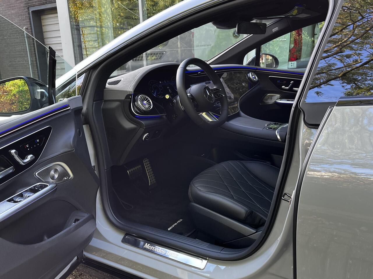 Mercedes-Benz EQE 500 4MATIC AMG Line | Premium Plus | Night Pakket | Rijassistentiepakket Plus | Panoramadak | HYPERSCREEN | 360° Camera | Achterasbesturing | AIRMATIC Luchtvering | Burmester 3D Surround | Head-up Display | DIGITAL LIGHT | Elektrisch Verstelbare Stoelen +