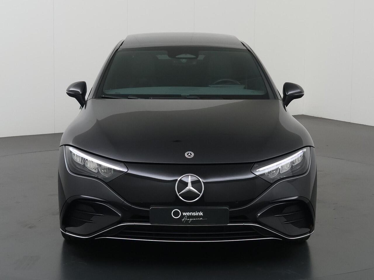 Mercedes-Benz EQE 300 AMG Line 89 kWh | Panoramadak | Rode gordels | Memory | Stoelverwarming | Sfeerverlichting |