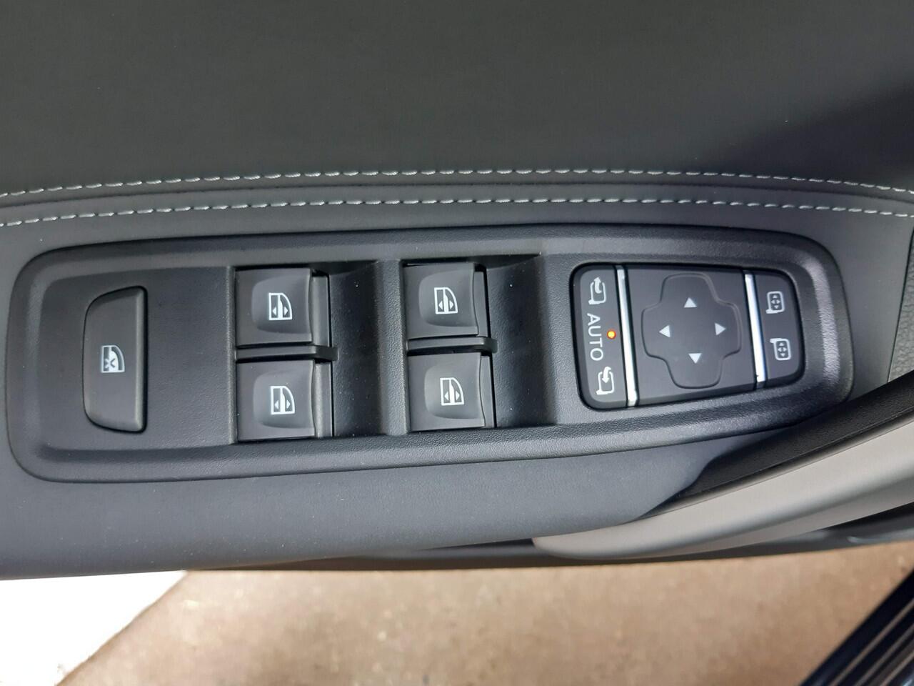 Mercedes-Benz EQT 200 Tour Navigatie , Achteruitrijcamera ECC Airco