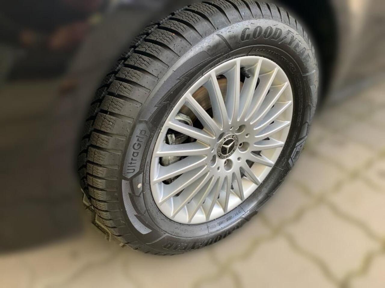 Mercedes-Benz EQV EQV 300 L3 Avantgarde 90 kWh 8-zitter Distronic 360 Camera EL. Schuifdeuren