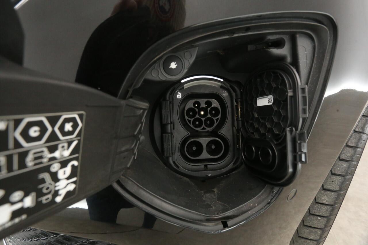 Mercedes-Benz EQV 300 Avantgarde 100 kWh | SOH 96% | Snelladen | Aut. | DC | 360° | Sfeer | Adap. Cruise | Navi | LED | Parkeersens. | Stoelverw.