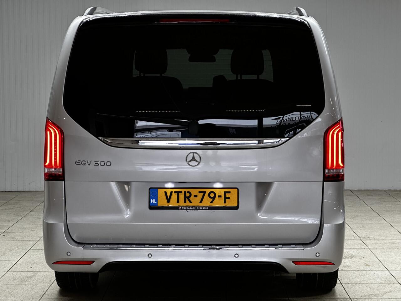 Mercedes-Benz EQV 300 L2 90kWh/ AMG Styling/ 2x Schuifdeur/ LED Koplampen/ 18'' LMV/ Vol Leder/ Elek. Kofferklep/ 360° Camera/ Sfeerverl./ Lane-Assist./ Apple + Android/ Elek. Stoelen + Memory/ Stoelverw.