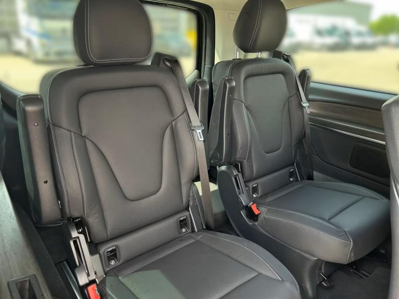 Mercedes-Benz EQV 300 L2 Avantgarde Nieuw Model 7-zitter Distronic Leder LED 360 Camera