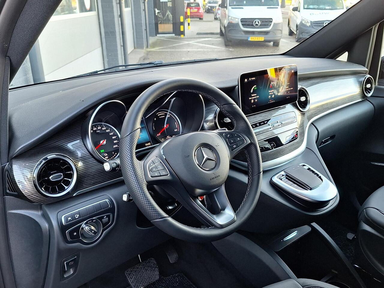 Mercedes-Benz EQV 300 L3 90kWh | Dubbel-cabine | Burmester 360 gr. Camera | Multibeam LED | Elektrische schuifdeuren en achterklep