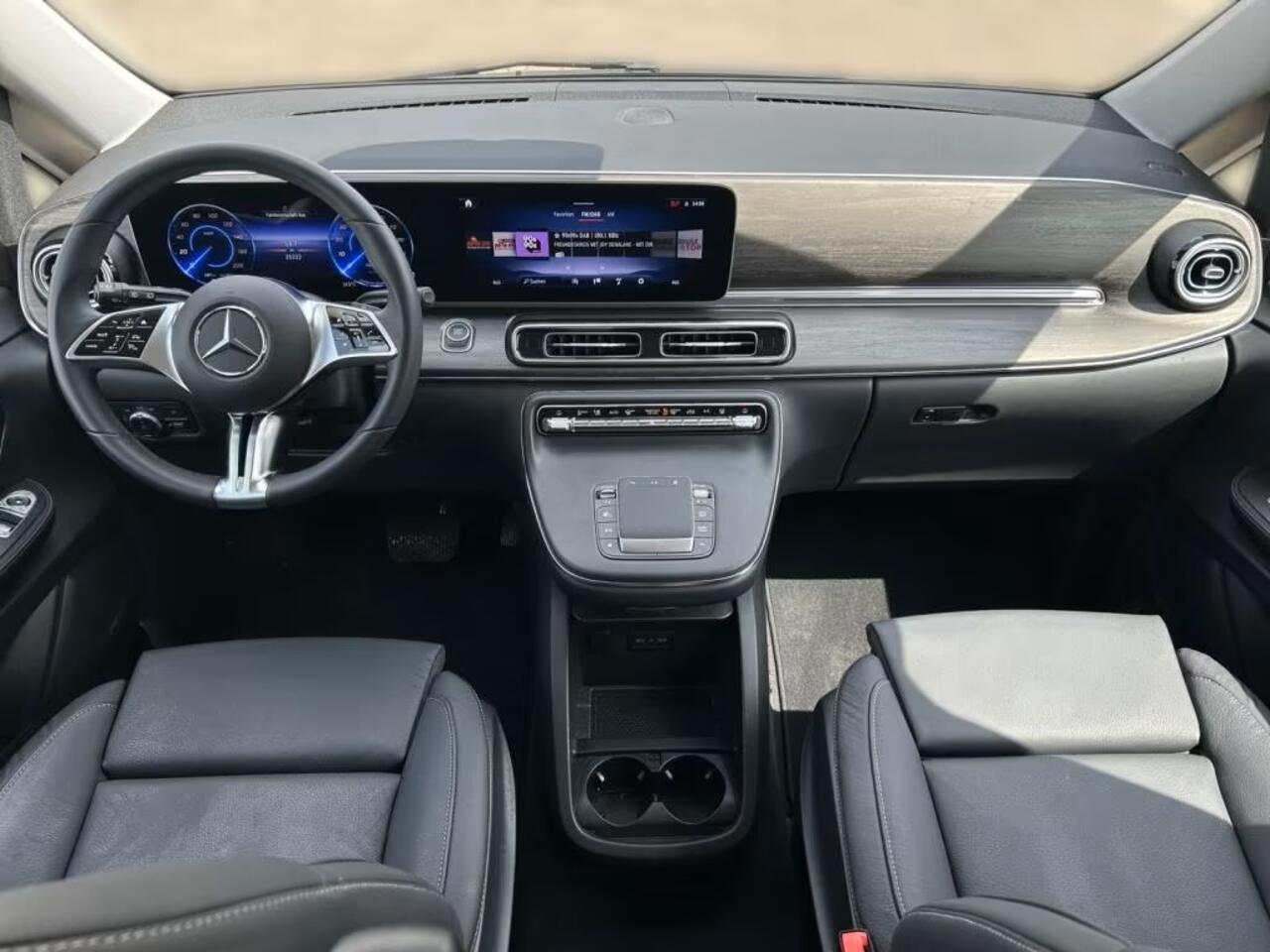 Mercedes-Benz EQV 300 L2 Avantgarde Nieuw Model 7-zitter Distronic Leder LED 360 Camera