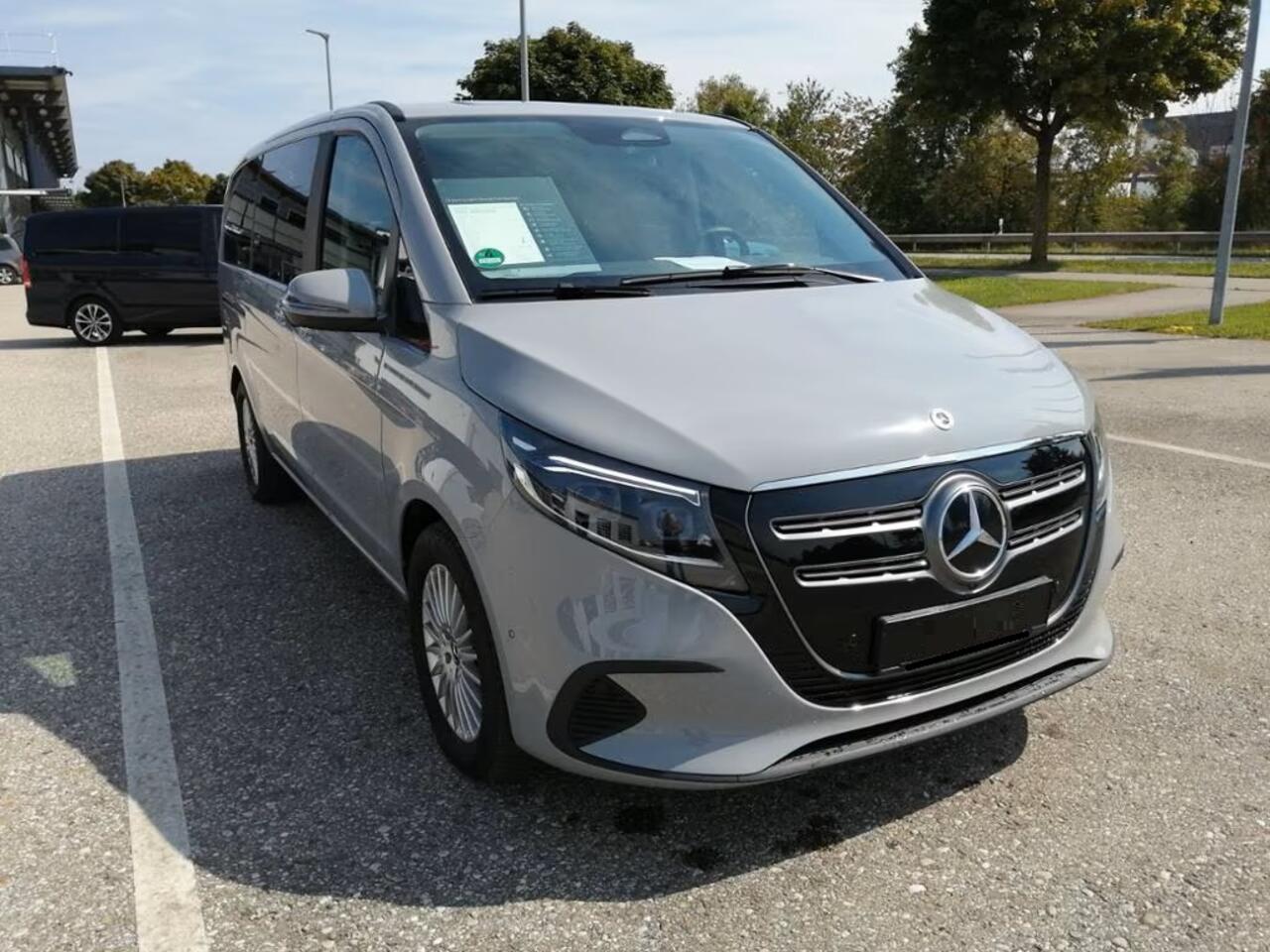 Mercedes-Benz EQV 300 L2 90 kWh Nieuw Model 47.500 EX BTW 7-zitter Distronic LED WideScreen Stoelverwarming Camera
