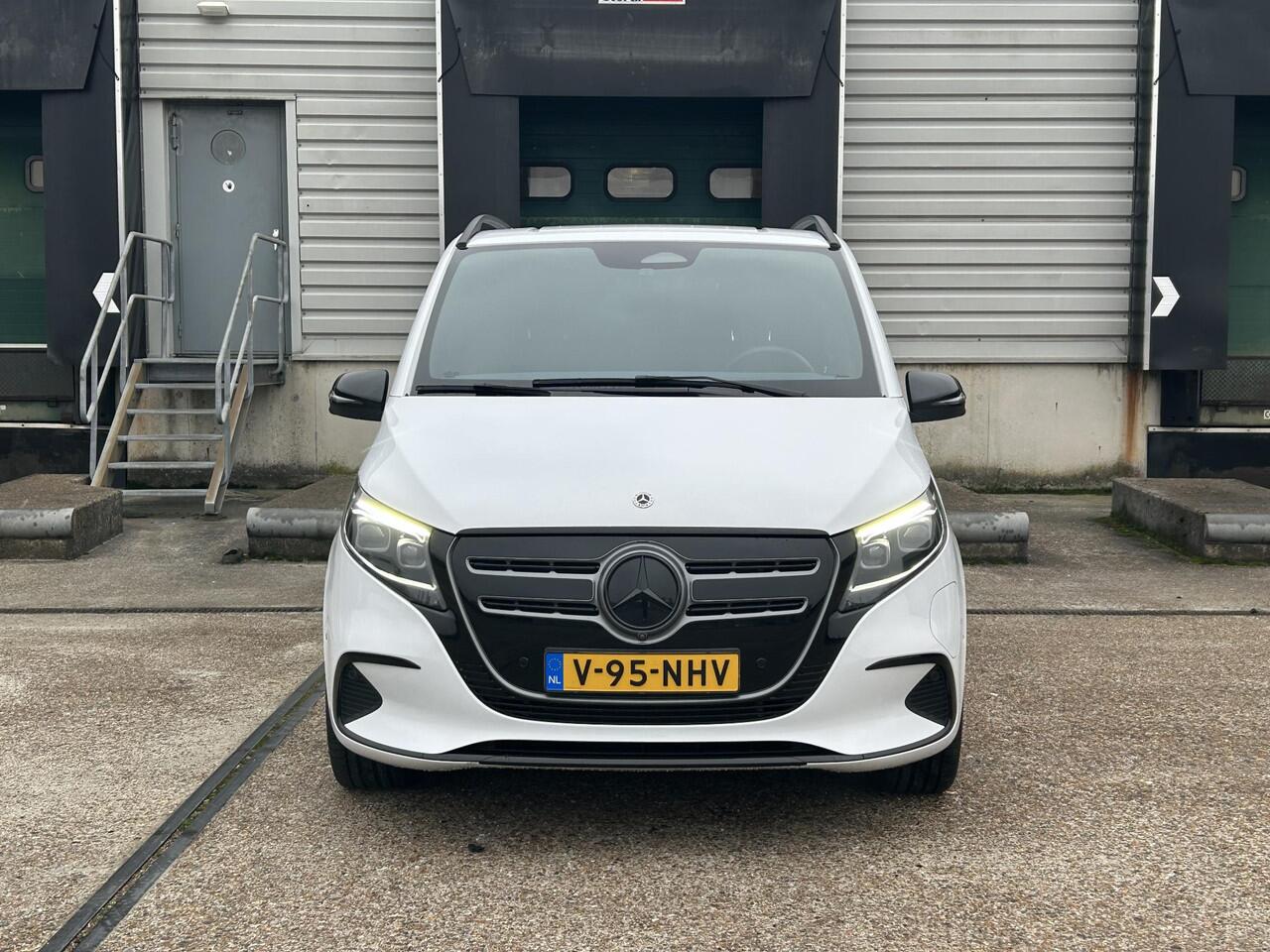 Mercedes-Benz EQV 300 L2 90kWh Dubbel Cabine | Airmatic | Memory pakket | Burmester | Adaptieve Cruise Control