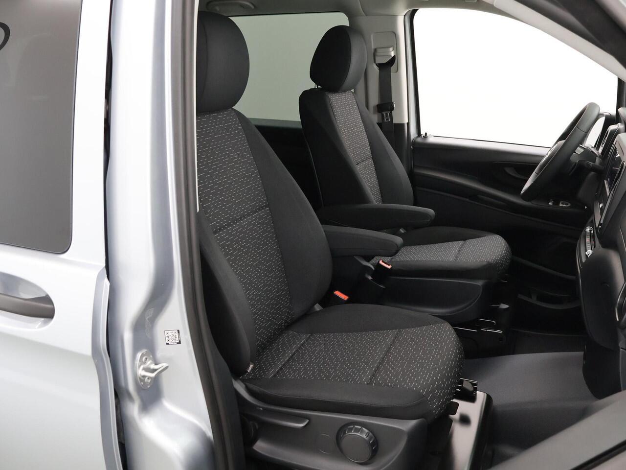 Mercedes-Benz EVITO TOURER 129 L2 PRO 90kWh | Snelladen 110 KWh | Achteruitrijcamera | Parkeerpakket | Comfortbestuurdersstoel | Dodehoekassistent | 8 Zitplaatsen | 360KM Range |