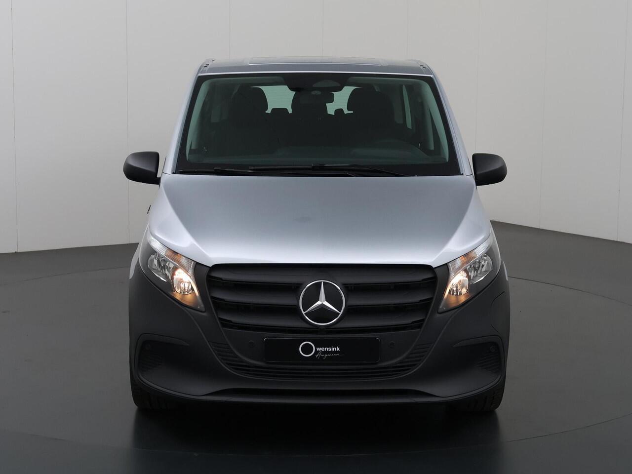 Mercedes-Benz EVITO TOURER 129 L2 PRO 90kWh | Snelladen 110 KWh | Navigatie | Parkeerpakket | Comfortbestuurdersstoel |Dodehoekassistent | 8 Zitplaatsen | 360Km Range | KORTING ¤25.700,- !!!