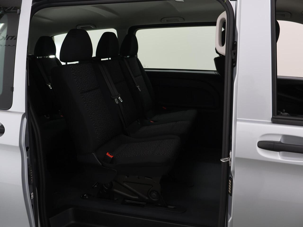 Mercedes-Benz EVITO TOURER 129 L2 PRO 90kWh | Snelladen 110 KWh | Navigatie | Parkeerpakket | Comfortbestuurdersstoel |Dodehoekassistent | 8 Zitplaatsen | 360Km Range |