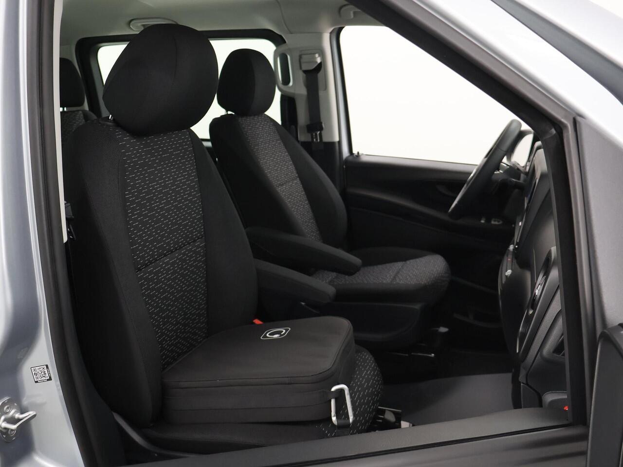 Mercedes-Benz EVITO TOURER 129 L2 PRO 90kWh | Snelladen 110 KWh | Navigatie | Parkeerpakket | Comfortbestuurdersstoel |Dodehoekassistent | 8 Zitplaatsen | 360Km Range |