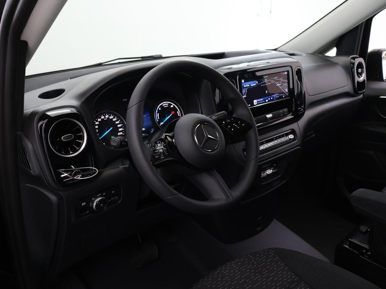 Mercedes-Benz EVITO TOURER 129 L2 PRO 90kWh | Snelladen 110 KWh | AIRMATIC | 360°-camera | Elektrisch Schuifdeuren | 8 Zitplaatsen | 360KM Range |