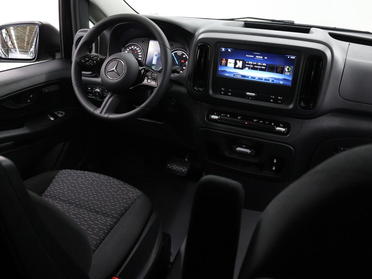 Mercedes-Benz EVITO TOURER 129 PRO L2 90 kWh | Achteruitrijcamera | Climate Control | Cruise Control | Privacyglas | Dodehoekassistent |