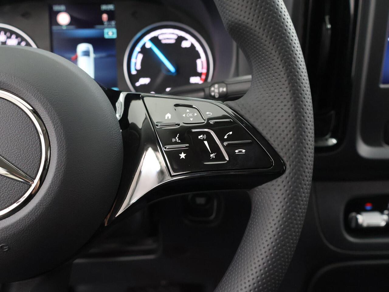 Mercedes-Benz EVITO TOURER 129 L2 PRO 90kWh | Snelladen 110 KWh | Achteruitrijcamera | Parkeerpakket | Comfortbestuurdersstoel | Dodehoekassistent | 8 Zitplaatsen | 360KM Range |