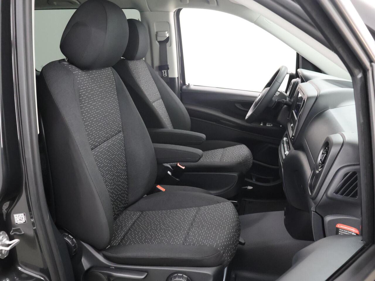 Mercedes-Benz EVITO TOURER 129 L2 PRO 90 kWh | Achteruitrijcamera | Climate Control | Cruise Control | Privacyglas | Dodehoekassistent |