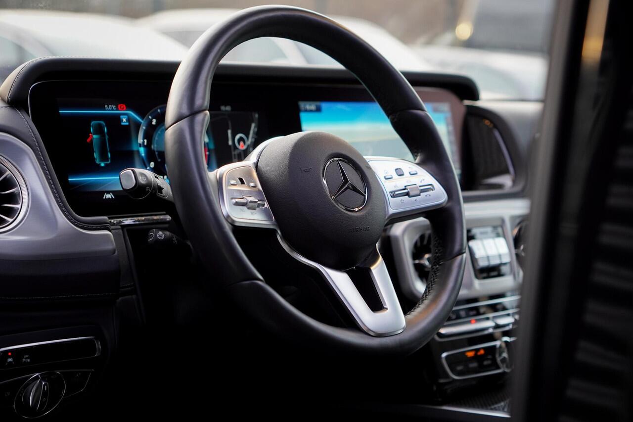 Mercedes-Benz G-KLASSE 400 d / AMG / 22'' / G manufaktur / Premium Plus / Massage / Burmester