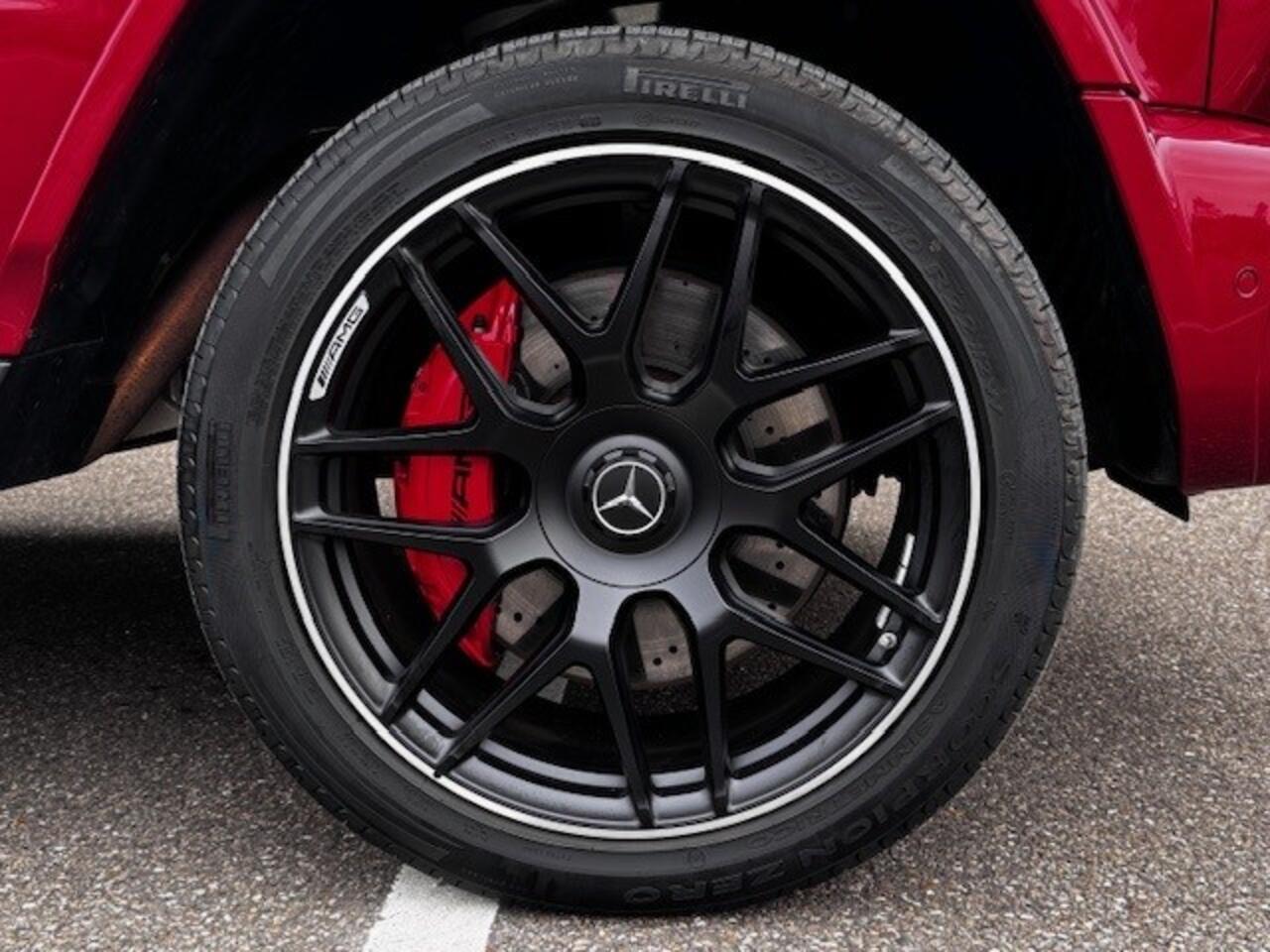 Mercedes-Benz G-KLASSE AMG 63 G63 AMG l ¤179.990,- ex. BTW l Rijassistentiepakket l Manufaktur l Burmester l 360* camera l G63 AMG VAN Schuif- Kanteldak l Nightpakket l Alarm l Grijs kenteken l