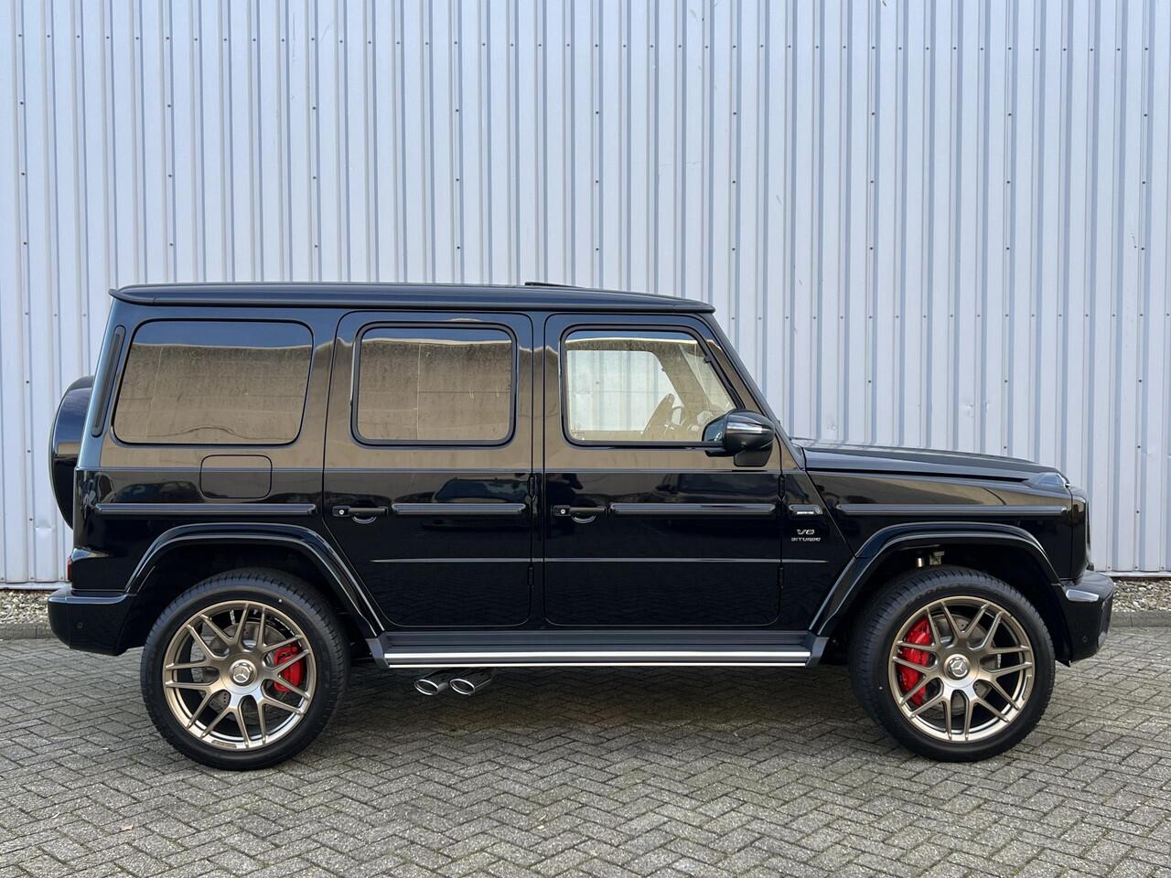 Mercedes-Benz G-KLASSE Mercedes-AMG 63 | SUPERIOR Line Interieur | Comfort Pakket | AMG Performance Pakket | AMG Carbonpakket Exterieur | AMG Sierdelen Carbon | High-End Rear Seat Entertainment | Schuifdak | Trekhaak | Voorverwarming | Burmester 3D Surround | 360° Camera